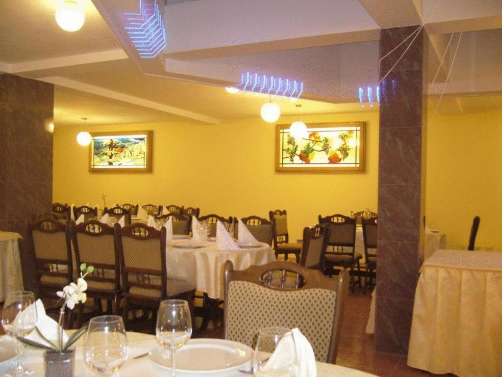 Hotel Perla Târgu-Mureş Екстериор снимка