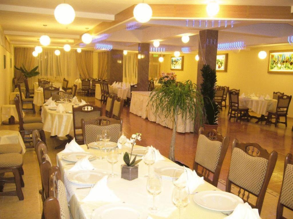 Hotel Perla Târgu-Mureş Екстериор снимка